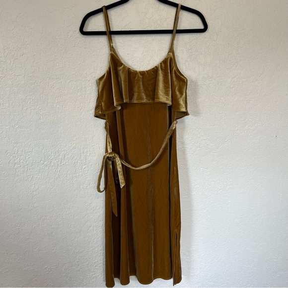 Elliatt Gold Velvet Velour Midi Ruffle Cocktail Dress Revolve XS - Picture 2 of 9